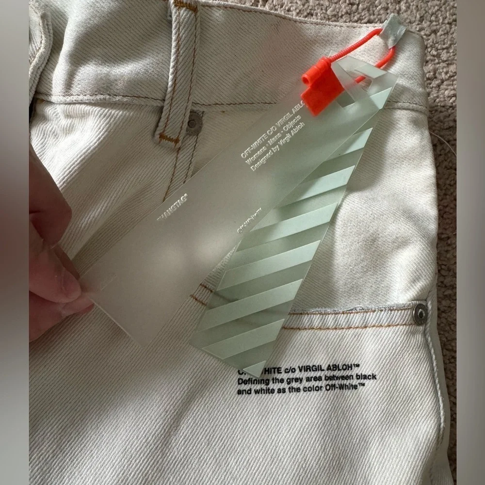 Off White- NWT High Oversized White Ripped Tomboy Jeans - Picture 5 of 7